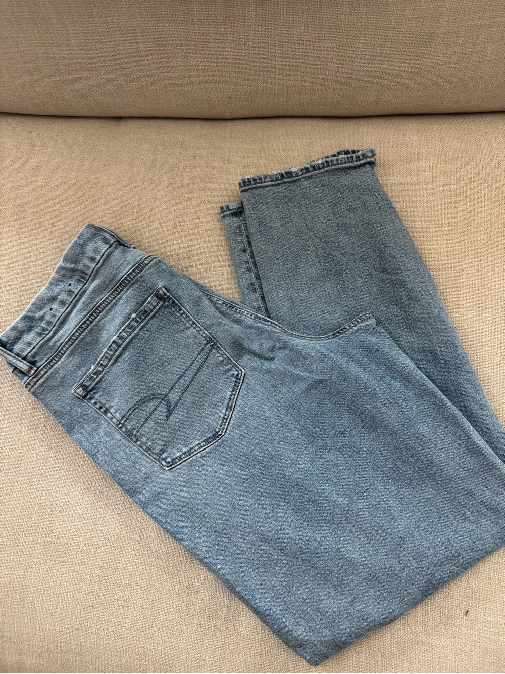 American Eagle Outfitters Women’s Light Blue Curvy Mom Jeans Size 16 Long